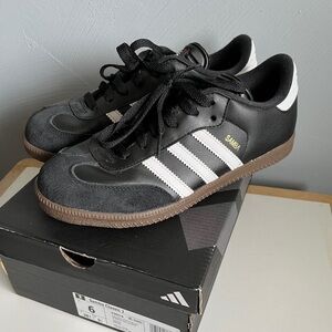Black White Adidas Samba Classic Sneakers Mens 6 Womens 8 Worn Once Soccer Shoes